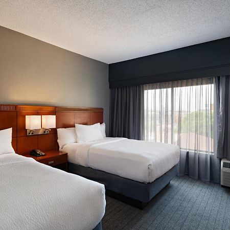 Courtyard By Marriott San Antonio Airport Hotel Exterior foto