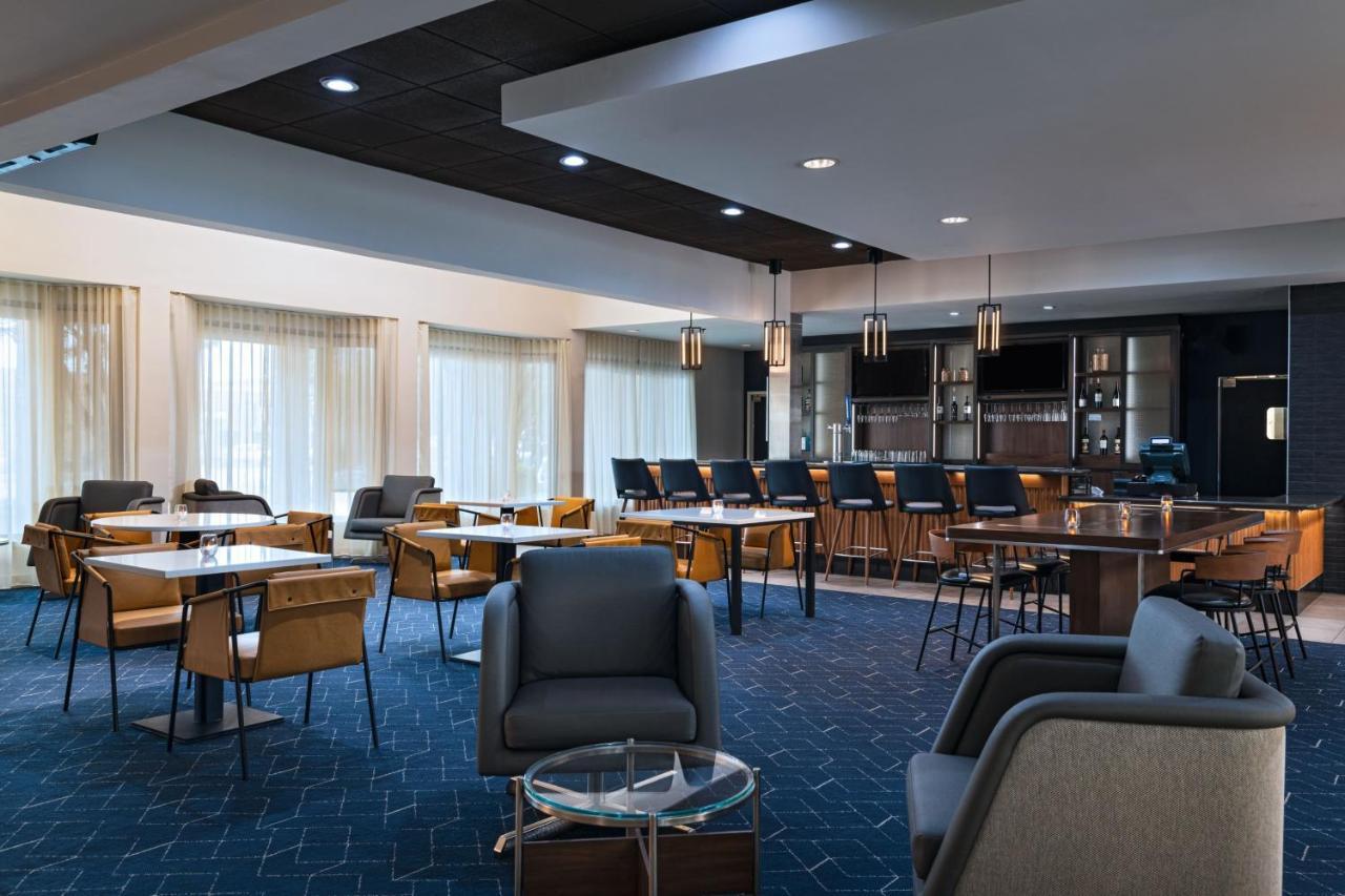 Courtyard By Marriott San Antonio Airport Hotel Exterior foto