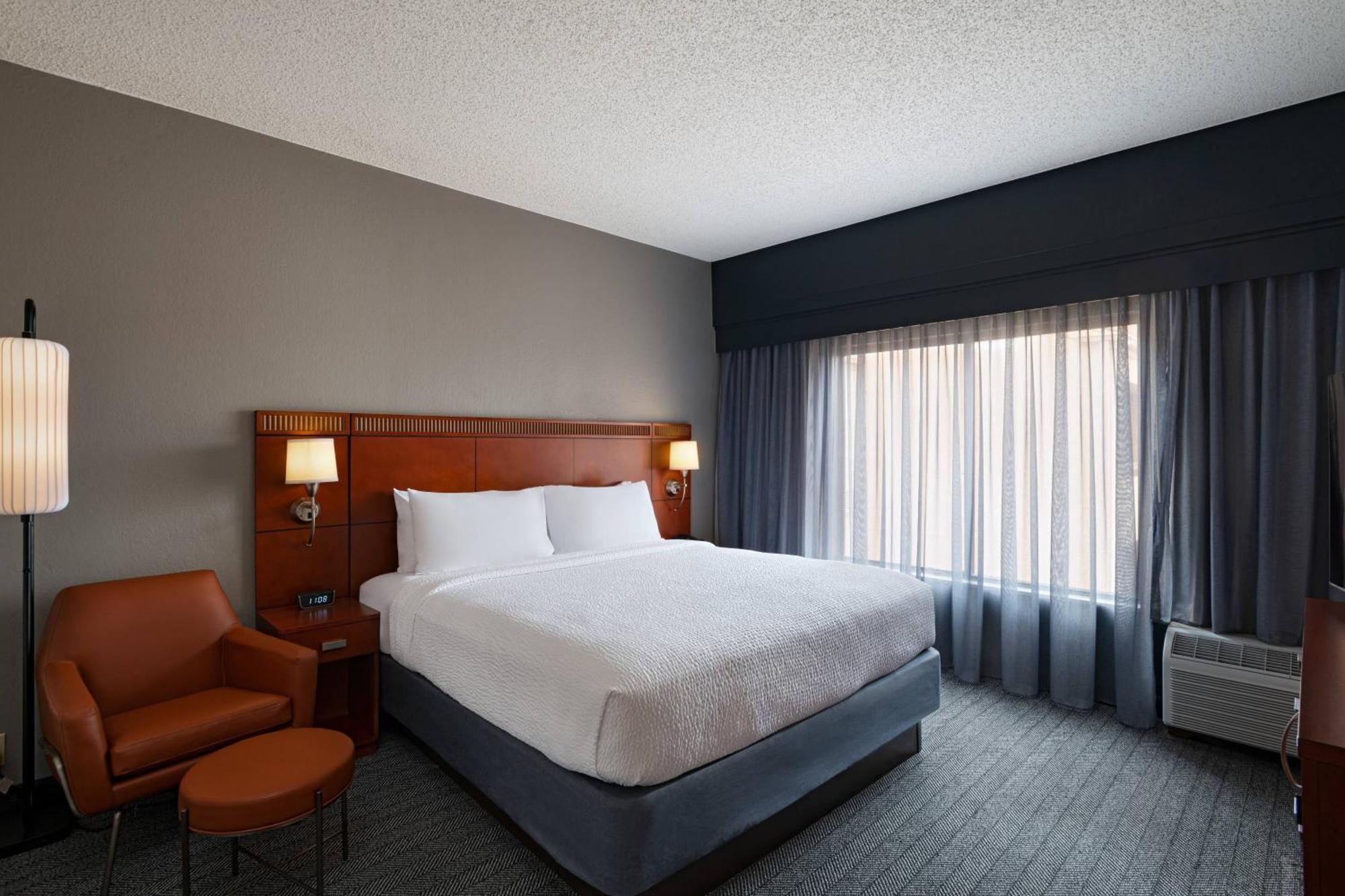 Courtyard By Marriott San Antonio Airport Hotel Exterior foto