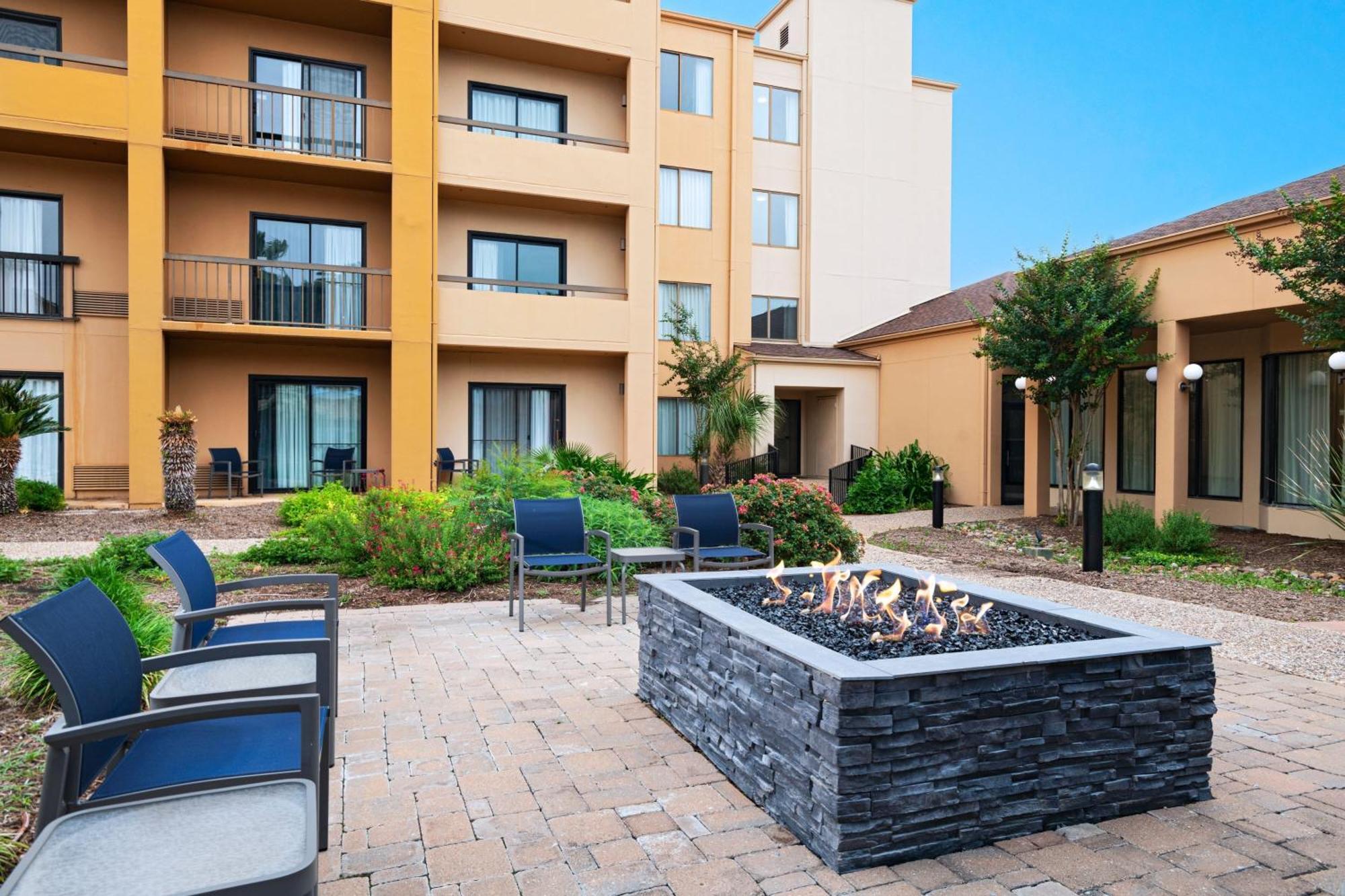 Courtyard By Marriott San Antonio Airport Hotel Exterior foto