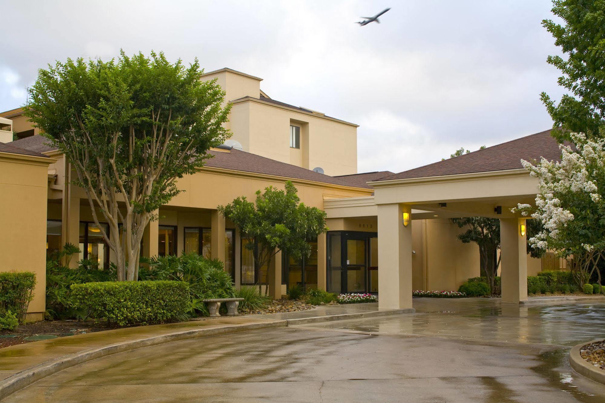 Courtyard By Marriott San Antonio Airport Hotel Exterior foto